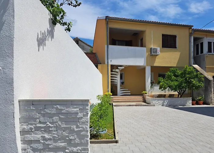 Vacay Zadar- Modern With Terrace & Private Parking Apartment *